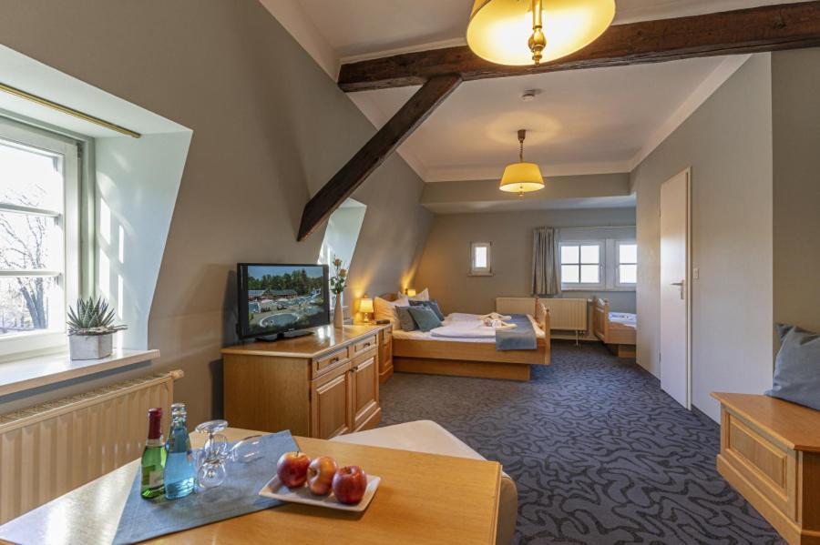 Hotel Ross Zwönitz Extérieur photo